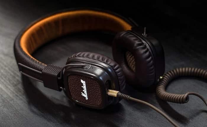 Best headphones under 1000 - TrakByte.Com